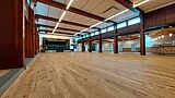 2024 - Erneuerung des Holzbodens im Mittelschiff, Renovierung der Bühne, Abschleifen und Versiegeln des kleinen Saals links